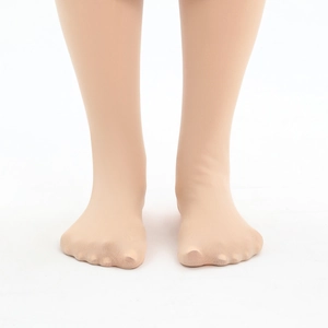 Detail of high-elasticity nude thermal leggings featuring a seamless foot design
