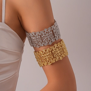 Bracelets de bras larges ajourés avec motif floral vintage en finitions or et argent