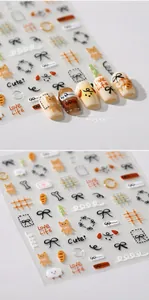 Détail d'autocollants pour ongles avec chats mignons, motifs à carreaux et dorure fine