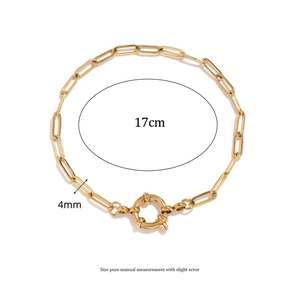 Detailed view of 18K gold plated paperclip chain bracelet with 4mm width and 17cm length