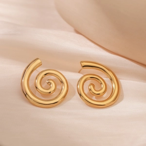 Orecchini a spirale irregolari placcati oro in acciaio su seta color beige