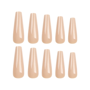 Faux ongles ballerine nude brillants en forme de cercueil long sur fond blanc