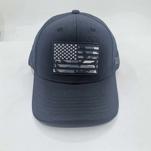 Taktische schwarze Baseballkappe mit US-Flaggen-Patch in grauem Camouflage-Design