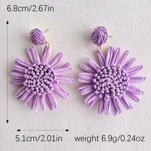 Detailed size specifications for purple raffia flower earrings measuring 6.8cm in height