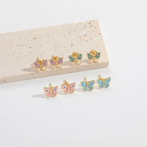 Elegantes Schmetterling-Ohrstecker-Set mit bunter Emaille und funkelnden Strasssteinen