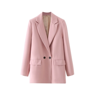 Chaqueta blazer rosa pálido entallada de doble botonadura con botones negros para mujer