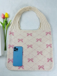 Detailed knit tote bag in cream white with pink bow pattern and interior space
