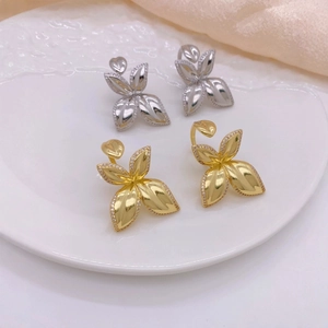 Elegant 18K gold plated four-leaf clover open ring with sparkling zircon inlays