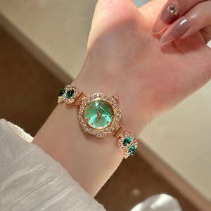 Elegante roségoldene Armbanduhr mit grünem Zifferblatt und Strass für Damen