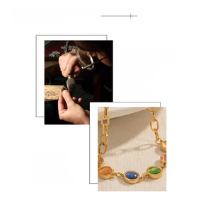 Détail d'un bracelet plaqué or 18 carats avec pierres œil de chat colorées et fini poli