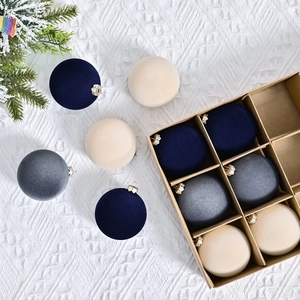 Boules de Noël floquées de 6cm en bleu, gris et beige pour décoration de sapin