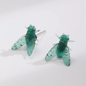 Macro di orecchini a mosca in resina con paillettes colorate e perni in argento lucido