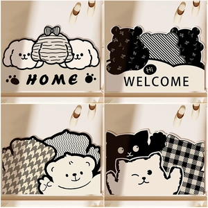 Saugfähige Badematten in Tierform, Cartoon-Design in neutralen Tönen auf Holzboden
