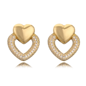 Élégantes boucles d'oreilles cœur en cuivre doré avec des pierres en zircone blanc brillant