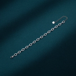 Bracelet élégant en argent sterling avec cristaux micro-pave et fermoir ajustable