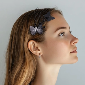 Pince à cheveux papillon gothique avec bois mort et crâne pour look d'Halloween