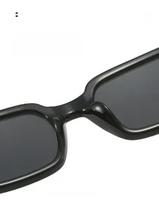 Detail of comfortable integrated nose pads on black square retro sunglasses