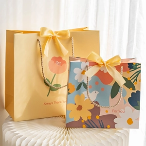 Floral Print Gift Paper Bags With Ribbon Bow And Braided Handles White Cardboard Tote Bag For Wedding Party Favors Holiday