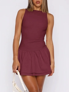 Detail of a sleeveless wine red mini dress with ruffled hem and white handbag accessory