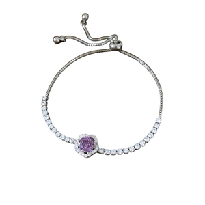 Bracelet luxueux français réglable avec un zircon rond violet et halo brillant