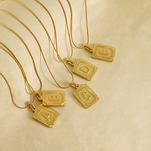 Collier Pendentif Initiale Plaque Or 18K Acier Inoxydable Lettre Carrée Chaîne Serpent Bijoux De Mode Femmes Hommes