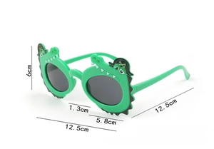 Detailed size specifications for green crocodile children's sunglasses with 3D eyes