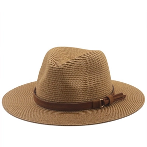 Chapeau de soleil en paille marron clair avec ruban en cuir et boucle en métal doré