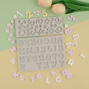 Detailansicht der Silikonform mit Sternenmuster für Buchstaben und Zahlen DIY-Projekte