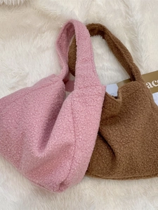 Minimalist lamb wool tote bag in pink and dark brown colors for autumn and winter style