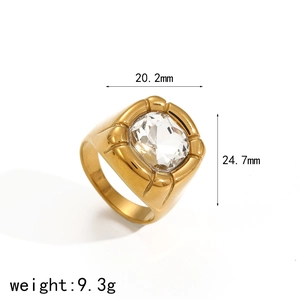 Detail view of a gold-plated stainless steel ring with dimensions 20.2mm and 9.3g weight