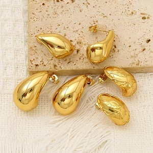 Boucles D'oreilles Puces Goutte D'eau Plaquées Or 18K Acier Inoxydable 304 Imperméable Hypoallergénique Élégant Pour Femmes