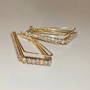 Three-layer geometric V-shaped earrings with sparkling cubic zirconia in 18K gold plating