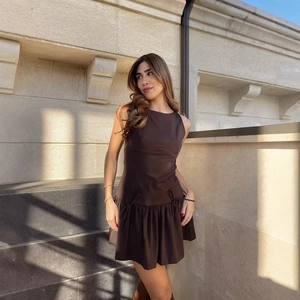 Dunkelbraunes ärmelloses Kleid im Preppy-Stil mit plissiertem Rock für Damen aus Baumwolle