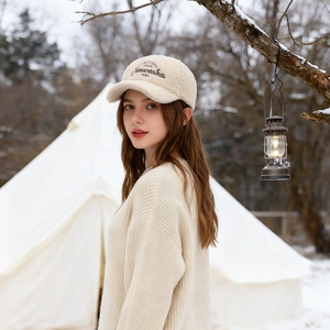 Casquette de baseball en polaire sherpa blanc crème avec broderie vintage pour femme
