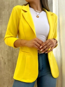 Chaqueta de mujer en amarillo vibrante con corte entallado y cuello de solapa