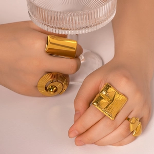 Set of 18K gold plated stainless steel geometric rings for women in trendy chic styles
