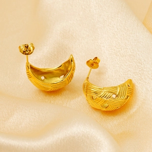 Luxe 18K gold-plated woven mesh titanium steel earrings with a vintage half-moon design
