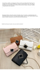 Detalle de cuatro bolsos pequeños con cadena en negro, blanco, marrón y rosa con relieve