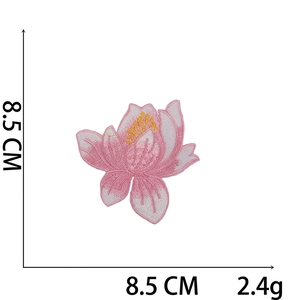 Detail view of 8.5cm pink lotus embroidery patch with dimensions and 2.4g weight marker