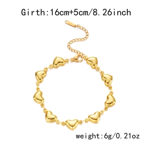 Detailed view of golden heart chain bracelet with dimensions 16cm+5cm and 6g weight