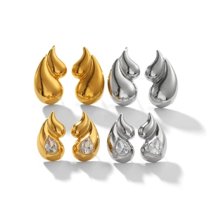 Set of teardrop earrings in 18k gold and silver finish with sparkling zircons