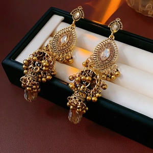 Boucles d'oreilles vintage dorées avec cristal ovale et franges de style ethnique