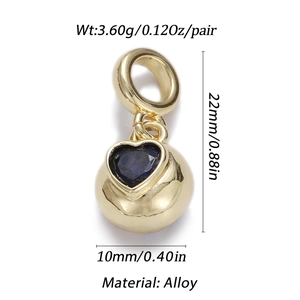 Dettaglio pendente 22mm in lega dorata con zircone blu a cuore per gioielleria