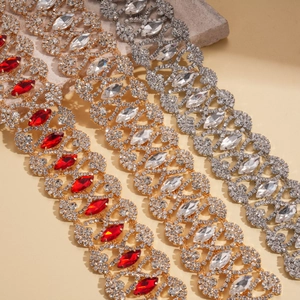 Baroque hollow choker necklace with marquise diamonds in gold and silver finish