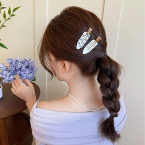 Barrettes à cheveux françaises en acétate avec fleurs et perles sur tresse élégante