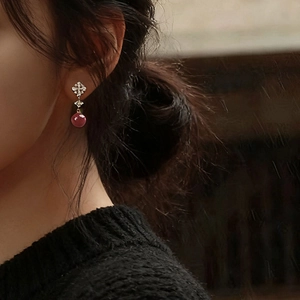 Elegant 18K gold plated flower earrings with pink resin beads on model's ear