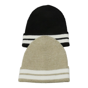 Bonnets en tricot rayés noir et kaki avec texture côtelée pour la chaleur d'hiver