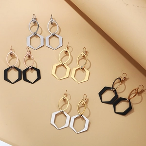 Boucles d'oreilles hexagonales minimalistes en diverses finitions métalliques à plat