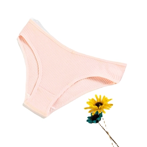 Pink ribbed cotton panties for women with breathable V-cut and seamless stitching