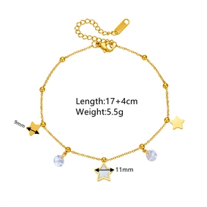 Detail of gold stainless steel star bracelet with 17+4cm length and 5.5g weight specs